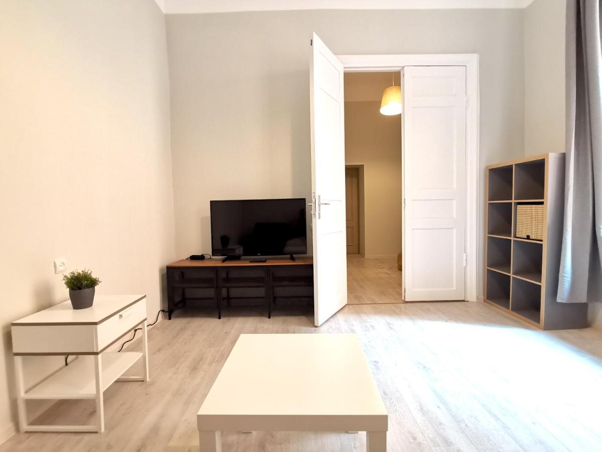 Lacplesa Downtown New 2-Bedroom Apartment Riga Buitenkant foto